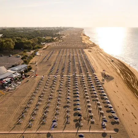 Idillic Family Haven For Four Bibione